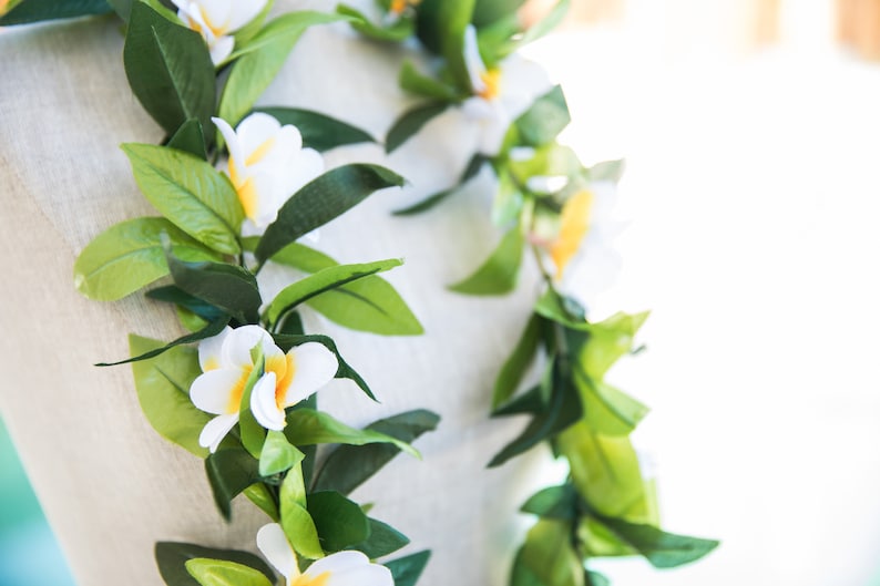 Tea Leaf & White Flower Lei Etsy