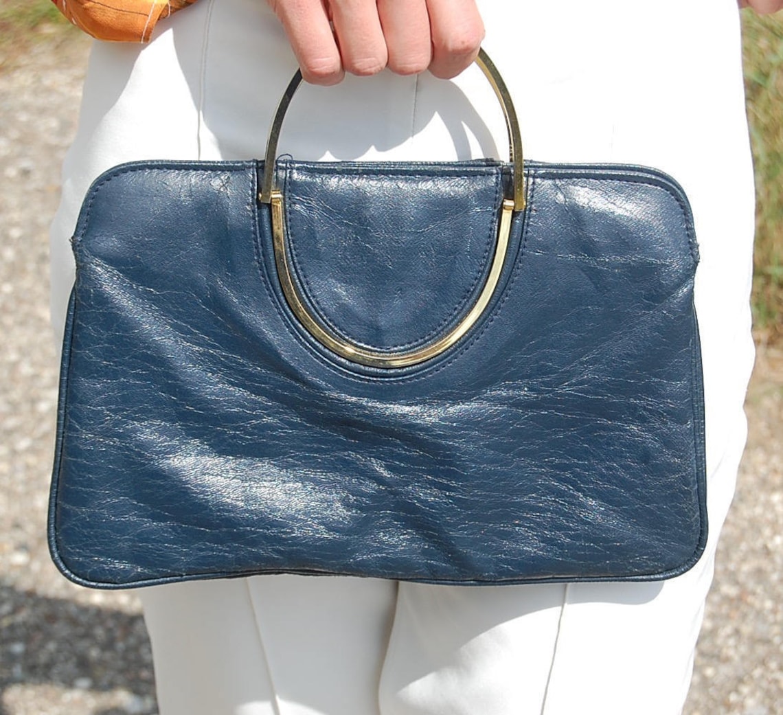 Damen Dunkelblaue Clutch Handtasche mit goldenem Top Griff Etsy.de