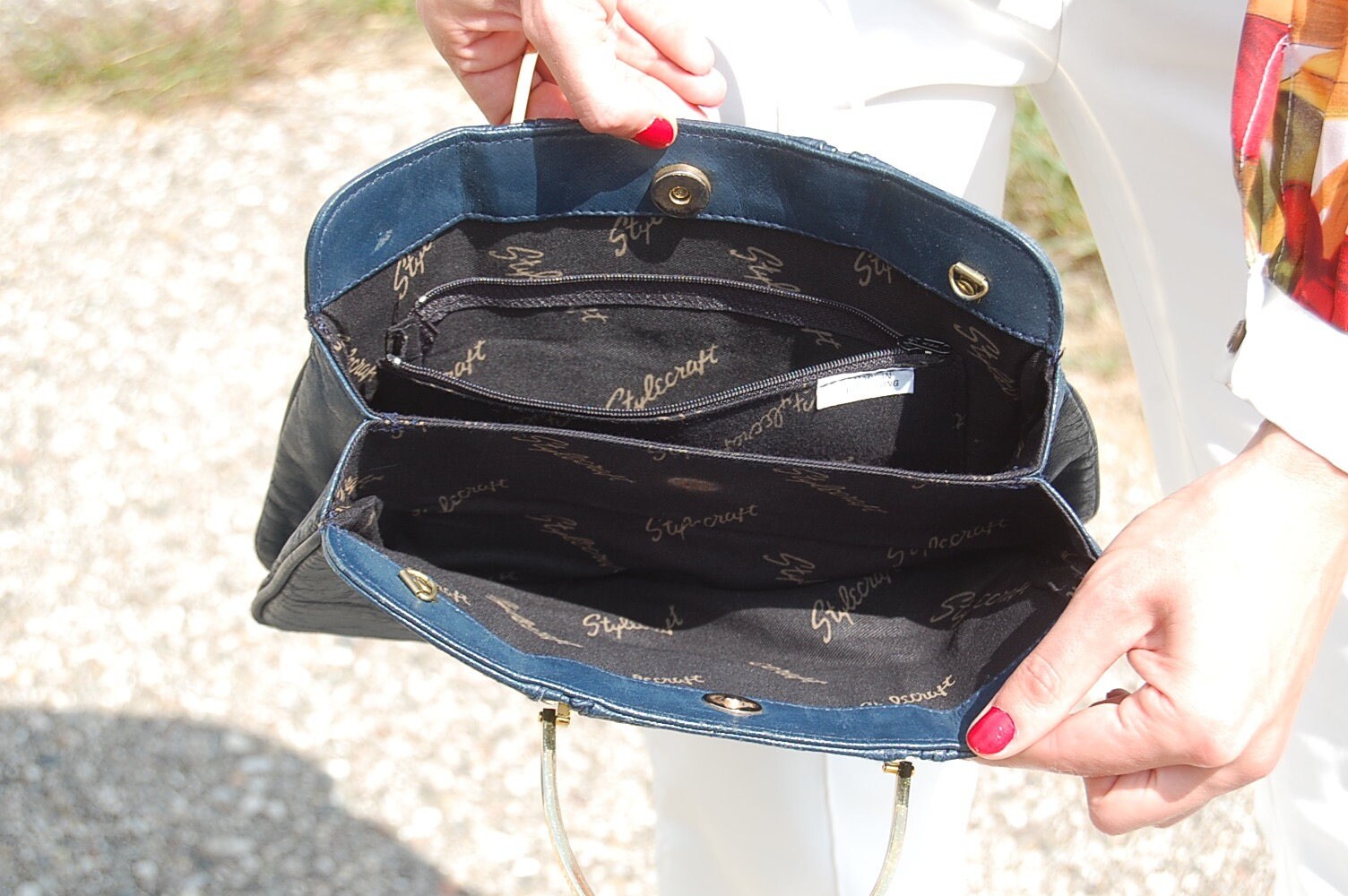 Damen Dunkelblaue Clutch Handtasche mit goldenem Top Griff Etsy.de