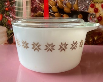 pyrex 423 town and country 1 qt casserole and lid ovenware milk glass pyrex collector - pink squirrel vintage