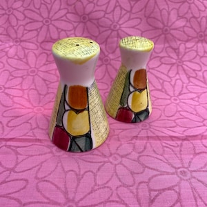 ceramic art deco hourglass salt and pepper mid century design 1940s 1950s kitchen spice shakers yellow red green - pink squirrel vintage