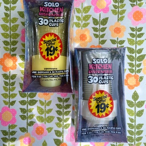 solo cup kitchen dispenser 1970s wall mounting cup dispenser kit 15 3.5 oz cups yellow or white 70s kitchen NOS - pink squirrel vintage