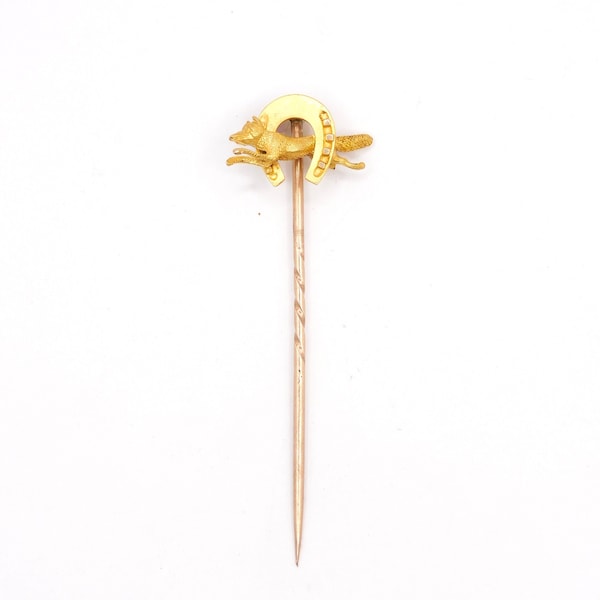 Antique Edwardian 9ct. and 15ct. Yellow Gold Fox and Lucky Horse Shoe Stick Pin. Circa 1910.