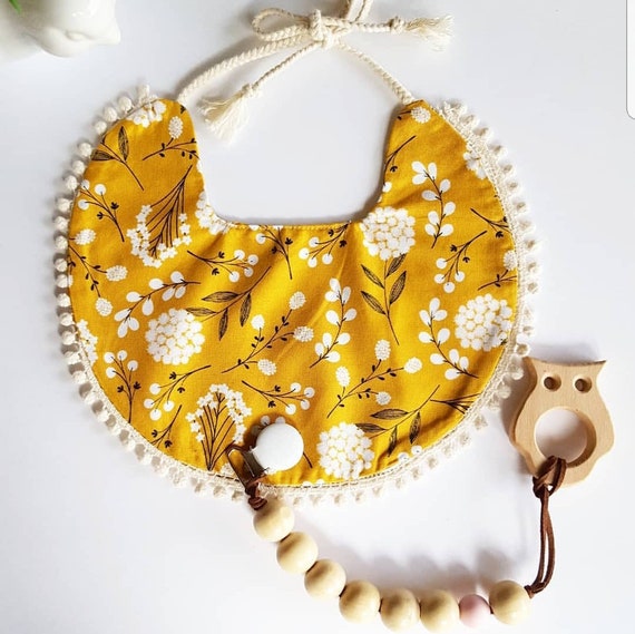pom pom bib