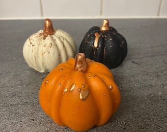 Pumpkin Hot chocolate bombs, Halloween hot chocolate bombes, hot chocolate, chocolate bomb, hot chocolate bombes, chocolate bombes,