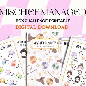 Puede incluir: Descarga digital de hojas imprimibles de desafío de caja con temática de Harry Potter. Las hojas presentan ilustraciones de pociones, personajes y símbolos icónicos. El texto incluye "Mischief Managed", "Roll and Save" y "Pick and Save".