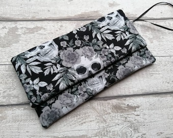 Clutch bag, skull clutch bag, skull bag, skull wristlet, floral bag, gothic clutch bag, gothic wristlet, skull themed bag, ladies clutch bag