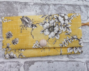 Clutch bag, yellow wristlet, yellow clutch, evening bag, ladies wristlet, floral bag, floral wristlet, magnetic closure bag, yellow bag