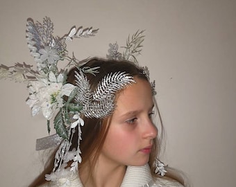 Snow queen floral tiara,Winter flower,Twig Crown,Fairy Floral Crown,Winter Birthday Tiara,Cristmas Headpiece,White poinsettia headpiece