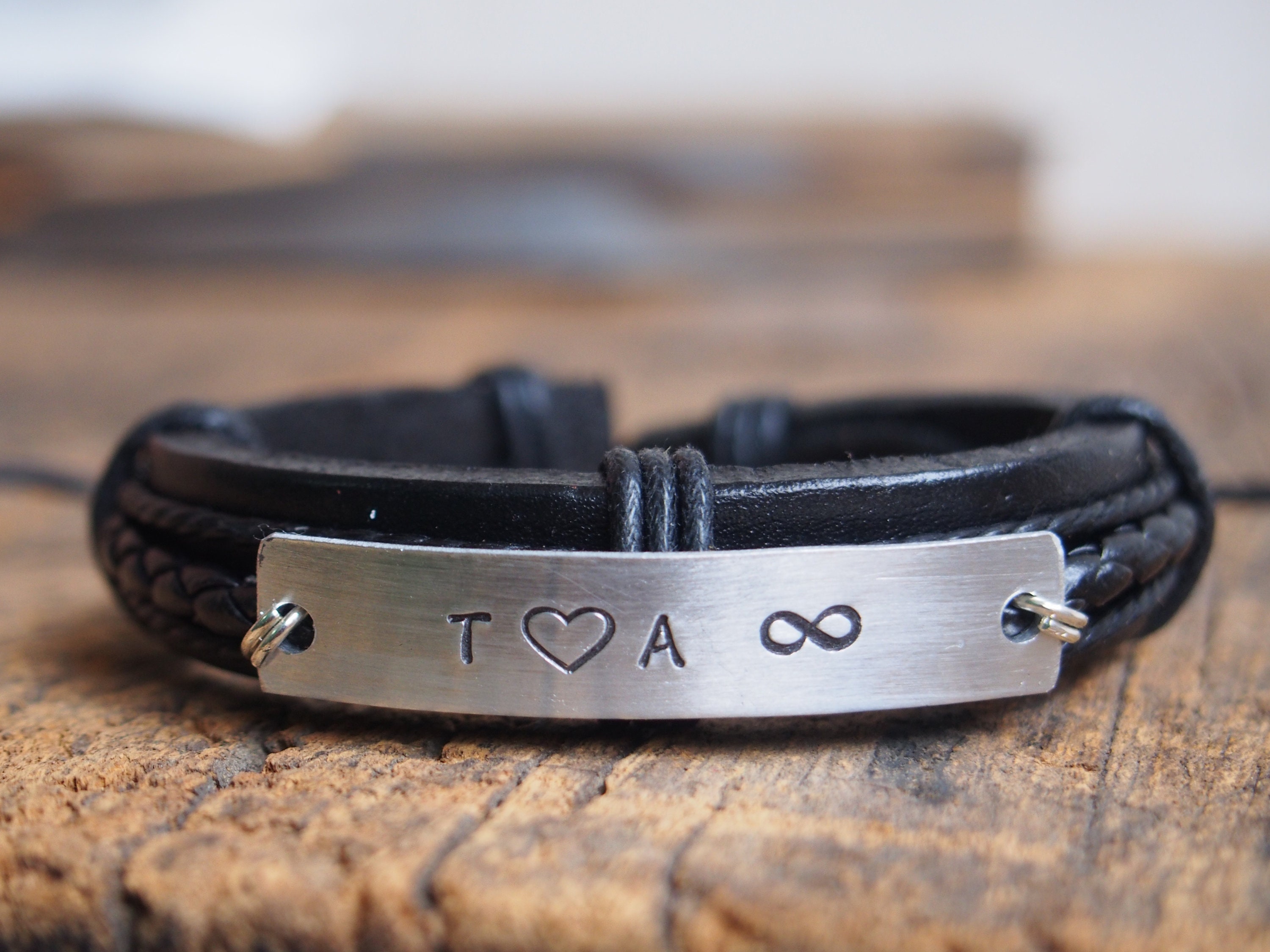 Pulsera Personalizada Con Pequeñas Cuentas De Plata En Cordón De Cuero • Regalo De Joyería Grabado Personalizado Para él, Papá Y Esposo - México