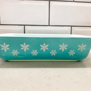 Vintage Pyrex Jaj Turquoise Snowflake Gaiety Space Saver NO LID