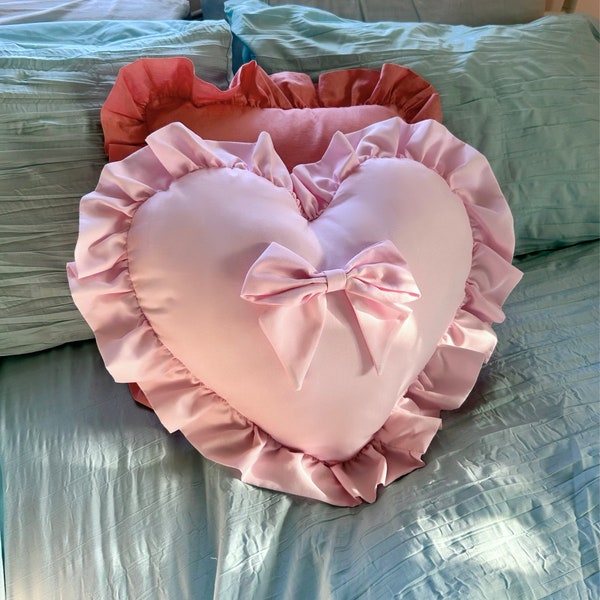 Custom Ruffle Heart Cushion lindo tiro almohada cojín de dispersión linda decoración del hogar cinta rosa muebles suaves decoración del dormitorio coqueta habitación femenina