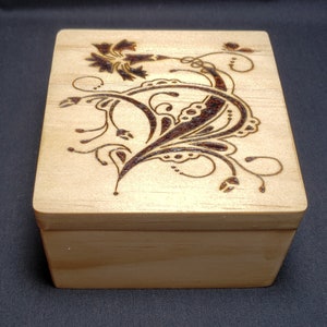Boîte cadeau fleurs brûlées sur bois faites main, boîte souvenir, boîte à bijoux, boîte de rangement