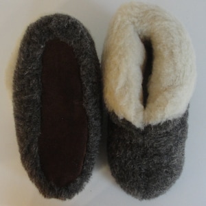 Chaussons en laine de mouton mérinos pour femmes/hommes écologiques / Chaussons en peau de mouton noirs - Semelle en cuir suédé - Cadeau pour mère - Soldes de Noël