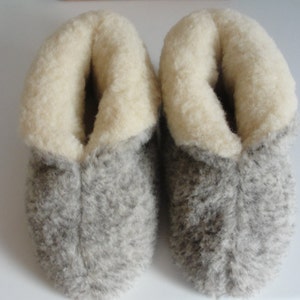 Grey Eco Women's / Men's Merino Pure Sheep's Wool Slippers Sheepskin Bootie Style Non Slip Suede Leather Sole Grey