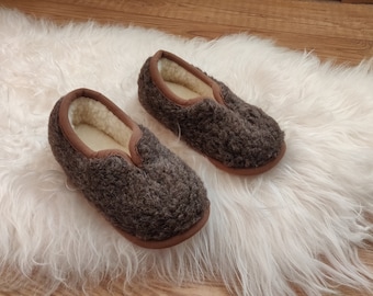 Pantoufles/mocassins en pure laine de mouton mérinos écologique marron pour femmes/hommes - Semelle antidérapante - Soldes de Noël et anniversaire