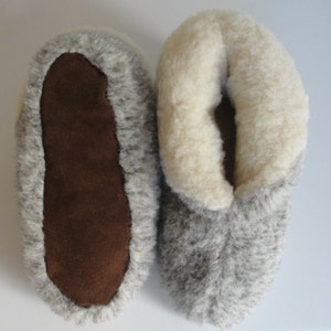 Grey Eco Women's / Men's Merino Pure Sheep's Wool Slippers Sheepskin Bootie Style Non Slip Suede Leather Sole image 2