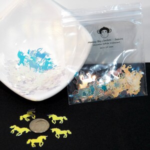 Eenhoorns! Iriserend Wit! Mooie veelkleurige glans! Maat 12 x 19 mm - B-294