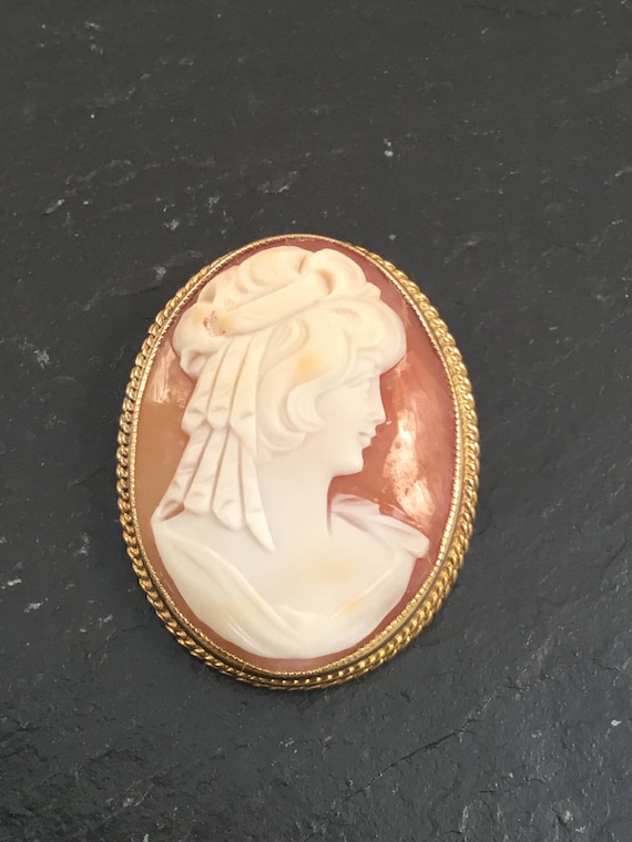 Cameo brooch, cameo pendant,vintage cameo brooch,