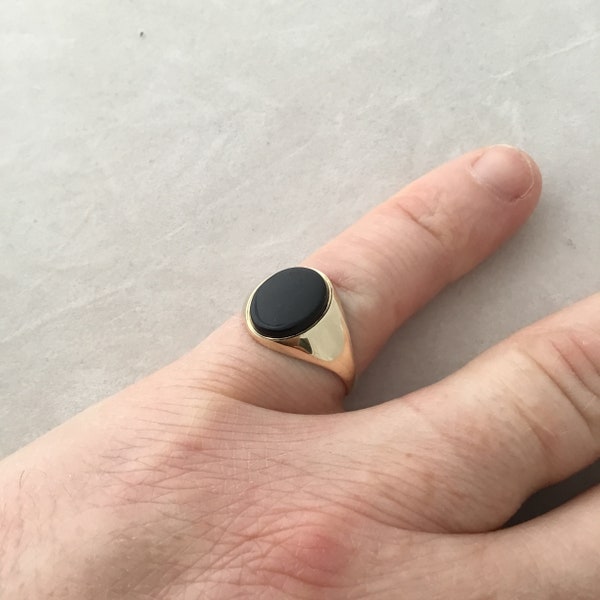 Oval onyx vintage gold ring, onyx ring,gold onyx ring,vintage onyx ring,oval onyx ring,small onyx ring,black stone ring,