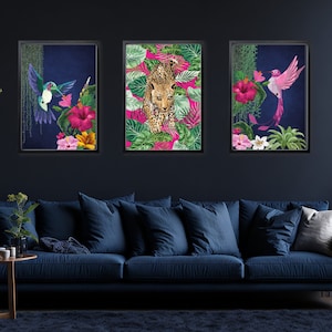 Ensemble d'impressions tropicales bleu marine et rose - Impressions murales d'animaux exotiques et botaniques, affiches de la jungle audacieuses, art mural tendance