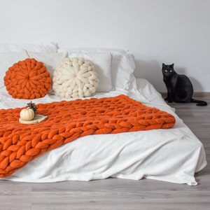 Halloween decor, Halloween blanket, Chunky knit blanket, Halloween party decorations, Pumpkin decor, Halloween home decor, Pumpkin blanket