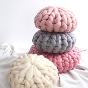 Grobstrick Kissen, Dekokissen, Dekokissen, Geschenk für sie, Einweihungsgeschenk, Rundes Kissen, Merinowolle, Extra