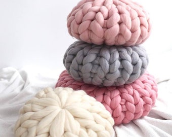 Chunky Knit Pillow, Decorative Pillow, Decorative Cushion, Gift for her, Housewarming gift, Round Pillow, Merino wool, Extreme knitting