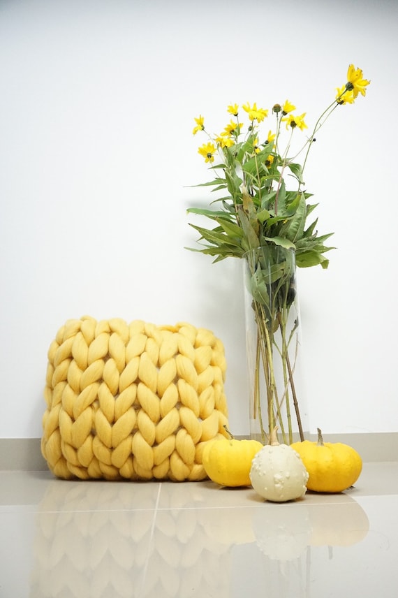 Decorative Cushion Extreme knitting Round Pillow Housewarming gift Chunky Knit Pillow Merino wool Decorative Pillow Gift for her