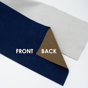 K&ouml;nnte beinhalten: Ein Stoffmuster mit zwei Seiten. Die Vorderseite ist dunkelblau. Die R&uuml;ckseite ist hellbraun. Der Text "FRONT" und "BACK" ist auf den Stoff gedruckt.