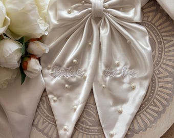 Bride to Be Bow with Pearl Detail, Personalised Bridal Bow, Bridal Shower Gift, Bachelorette Accessories