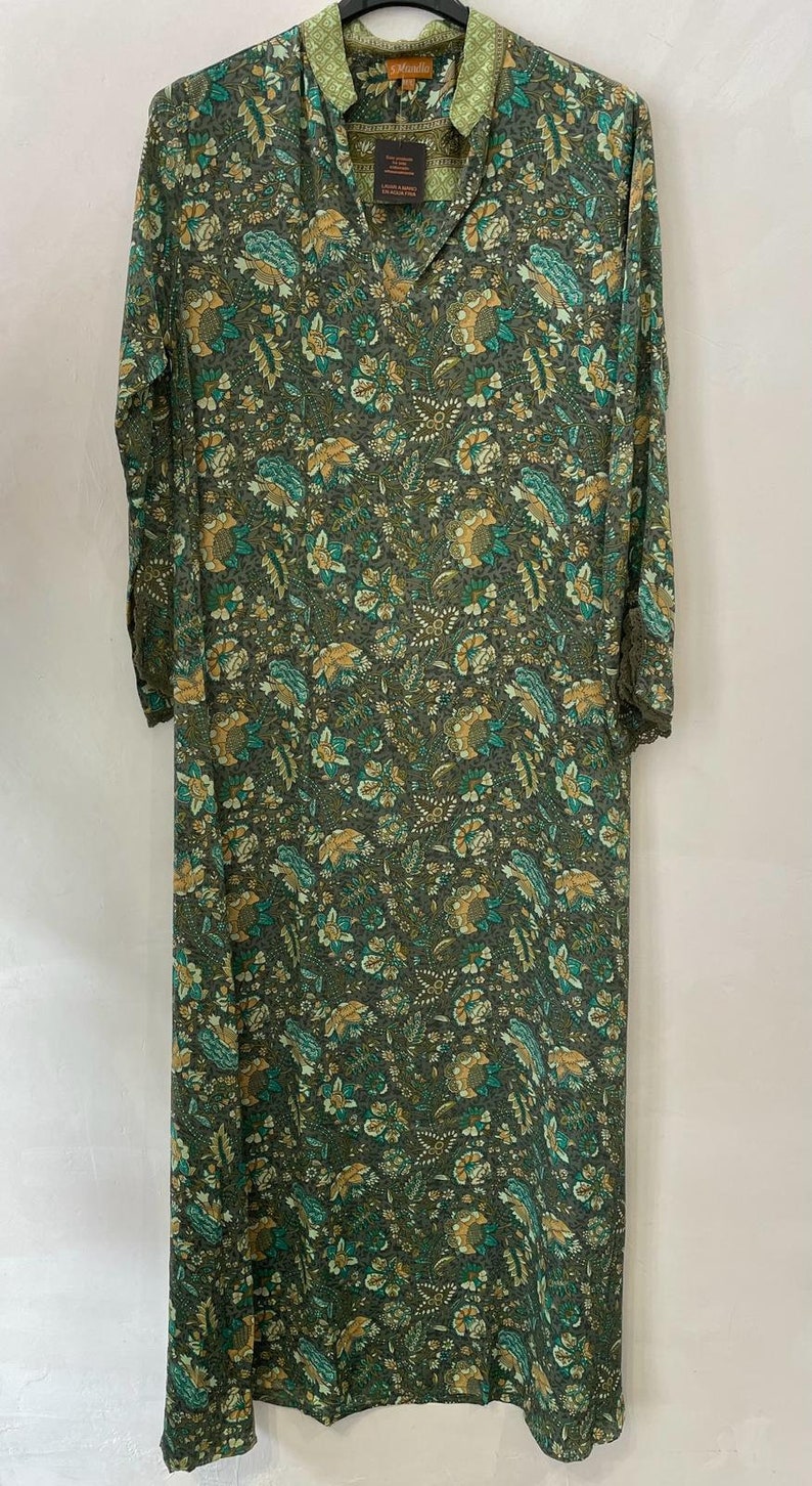 Silk tunic with embroidered sleeves 6