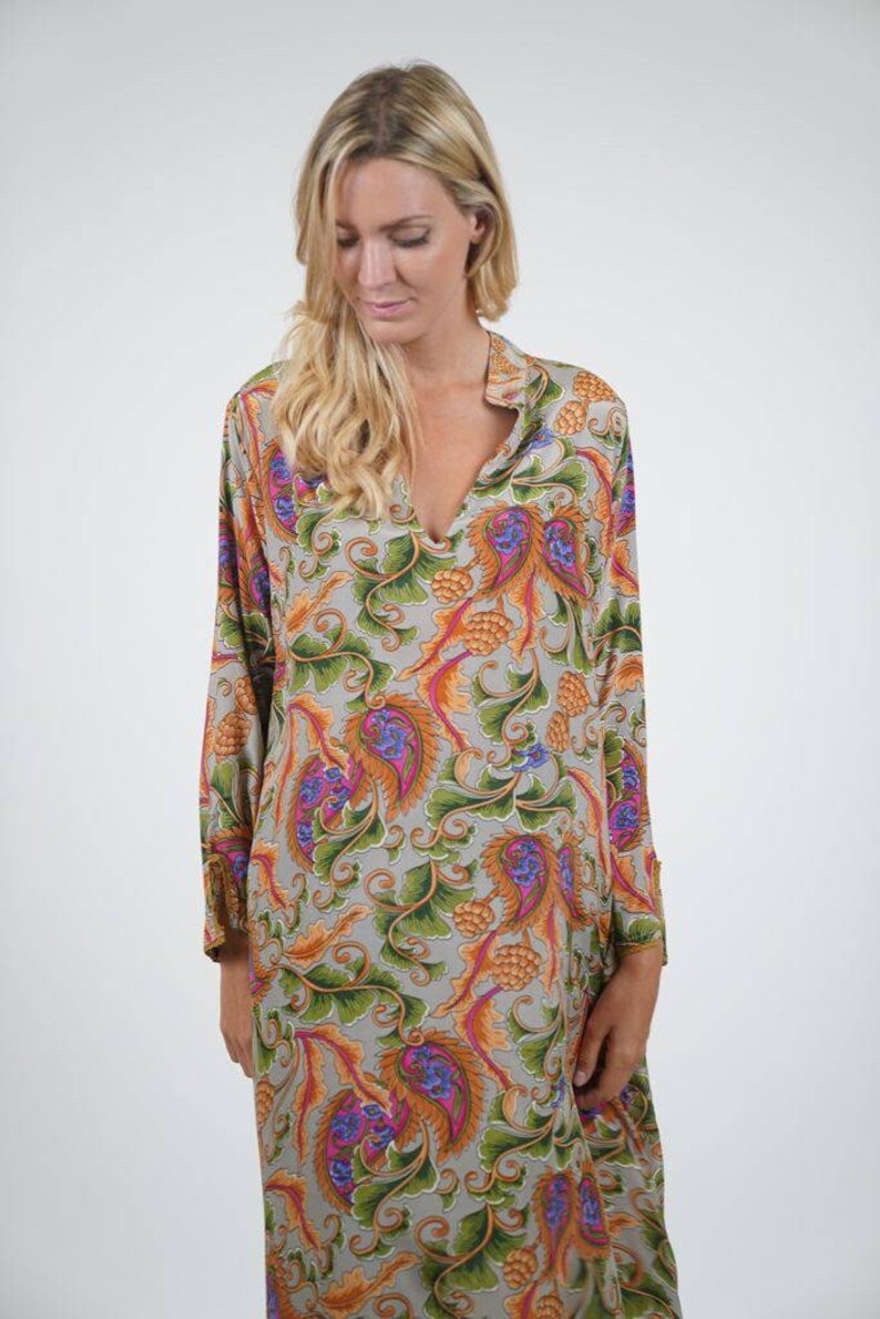 Silk tunic with embroidered sleeves 1