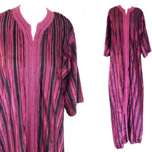 Vintage 70's  Shades Of Purple Color, Velvet Kaftan Dress, Ghalabia, Maxi Dress With  Embroidery, Ethnic Style, Slits In The Bottom Half