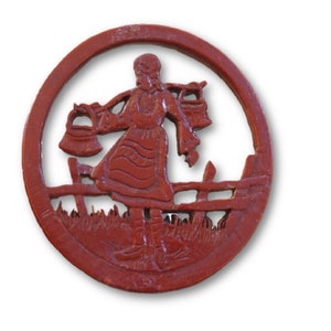 Vintage 40's Bakelite Circle Brooch Pin, Carved Bakelite Brooch, Carved Red-Brown Bakelite