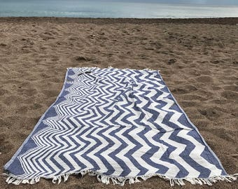 Zigzag beach towel throw, picnic blanket - aztec fouta/ sarong/ wrap - boho couch throw, 100% cotton beach blanket