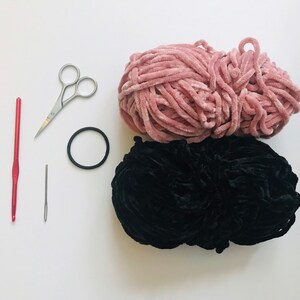 Quick and Easy Velvet Scrunchie Pattern image 2