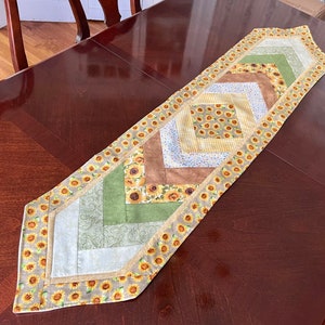 Handmade 56 Inch Sunflower Table Runner,Summer Sunflower Table,Yellow Green and Yellow Sunflower,Summer Table Linens