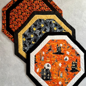 Halloween Quilted Octagon Runner in Three Fabrics, Halloween Runner for Round Table, Halloween Centerpiece Runner, Autumn Runner