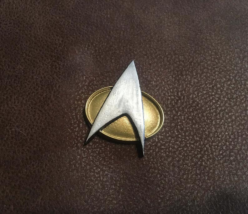 Star Trek TNG/DS9/VOYAGER Uniform PIP's and Com Badge set image 2
