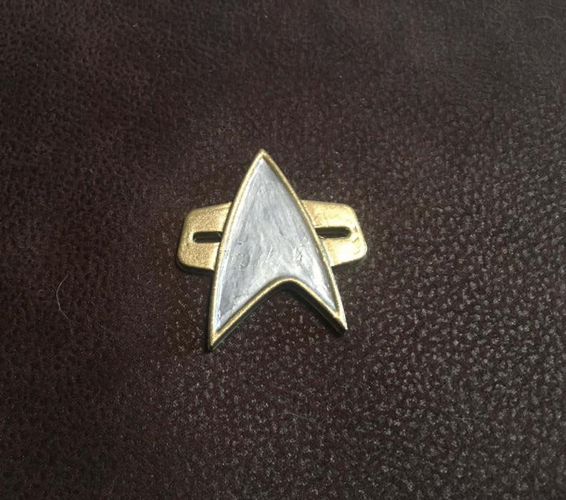 Star Trek TNG/DS9/VOYAGER Uniform PIP's and Com Badge set image 3