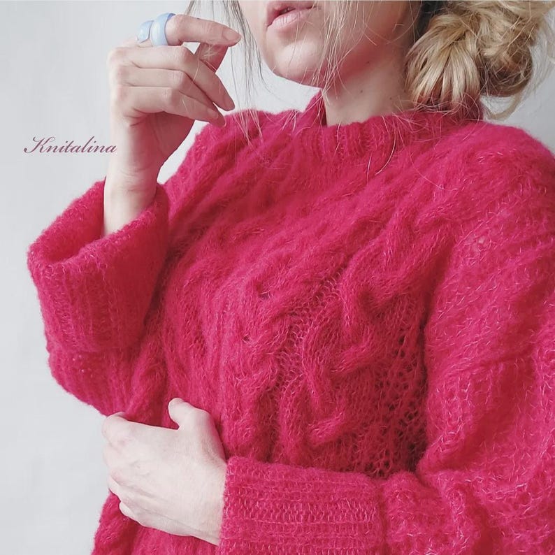 Alpaca trui met losse pasvorm, kabelgebreide trui, oversized damespullover, kersenroze neonroze roodpaarse alpaca zijden trui, boho zachte alpaca pullover afbeelding 1
