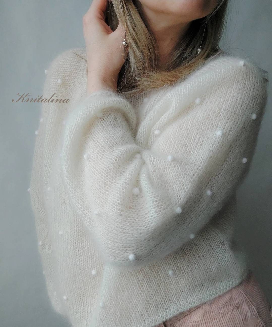 Cropped Mohair Sweater. Elegance Milk White Polka Dot