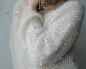Cropped Mohair Sweater. Elegance Milk White Polka Dot