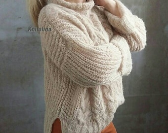 Pull femme en alpaga. Pull beige en alpaga. Pull torsadé en alpaga. Pull confortable en alpaga. Pull tricoté en soie d'alpaga. Pull ample en alpaga