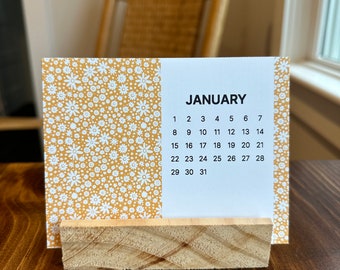 2026 Tischkalender mit Holzständer - Floral