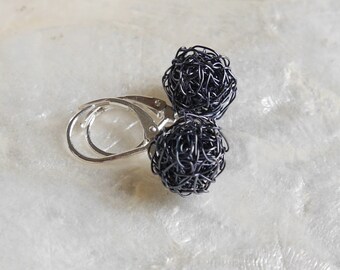 Silberohrringe, Kugelohrringe, graue Ohrringe, Trendohrringe, Ballohrringe, gehäkelte Ohrringe,Hängeohrringe,crochet wire jewelry