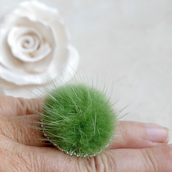 Anneau de fourrure vison recyclé vert, vert foncé, vert kiwi Pom pom pom pom anneau de fourrure anneau filigrane fourrure de vison bouffée anneau bleu anneau vert