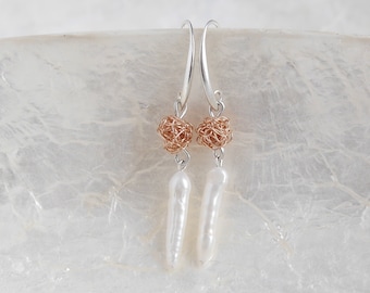 Biwa beaded earrings silver and rose gold, beaded earrings 925 silver, elegant baroque beads earrings, silver earrings with honeybead white