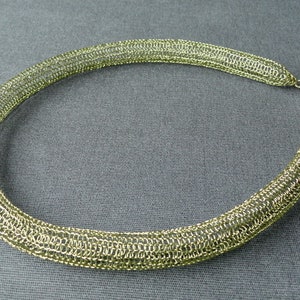 Grüner Halsreif gestrickt, Choker necklace green, kurze Kette gehäkelt, grüner Halsreif gehäkelter Drahtschmuck crochet wire jewelry Bild 3